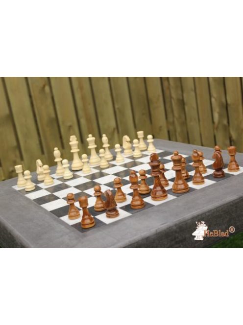 public HeBlad chess table ";C version"; with 4 chairs